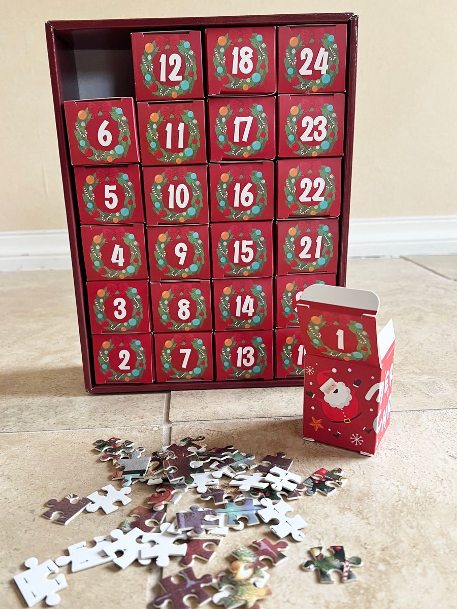 Puslespill Julekalender Julehus med 24 puslespill - 1008 biter - 50 x 70 cm