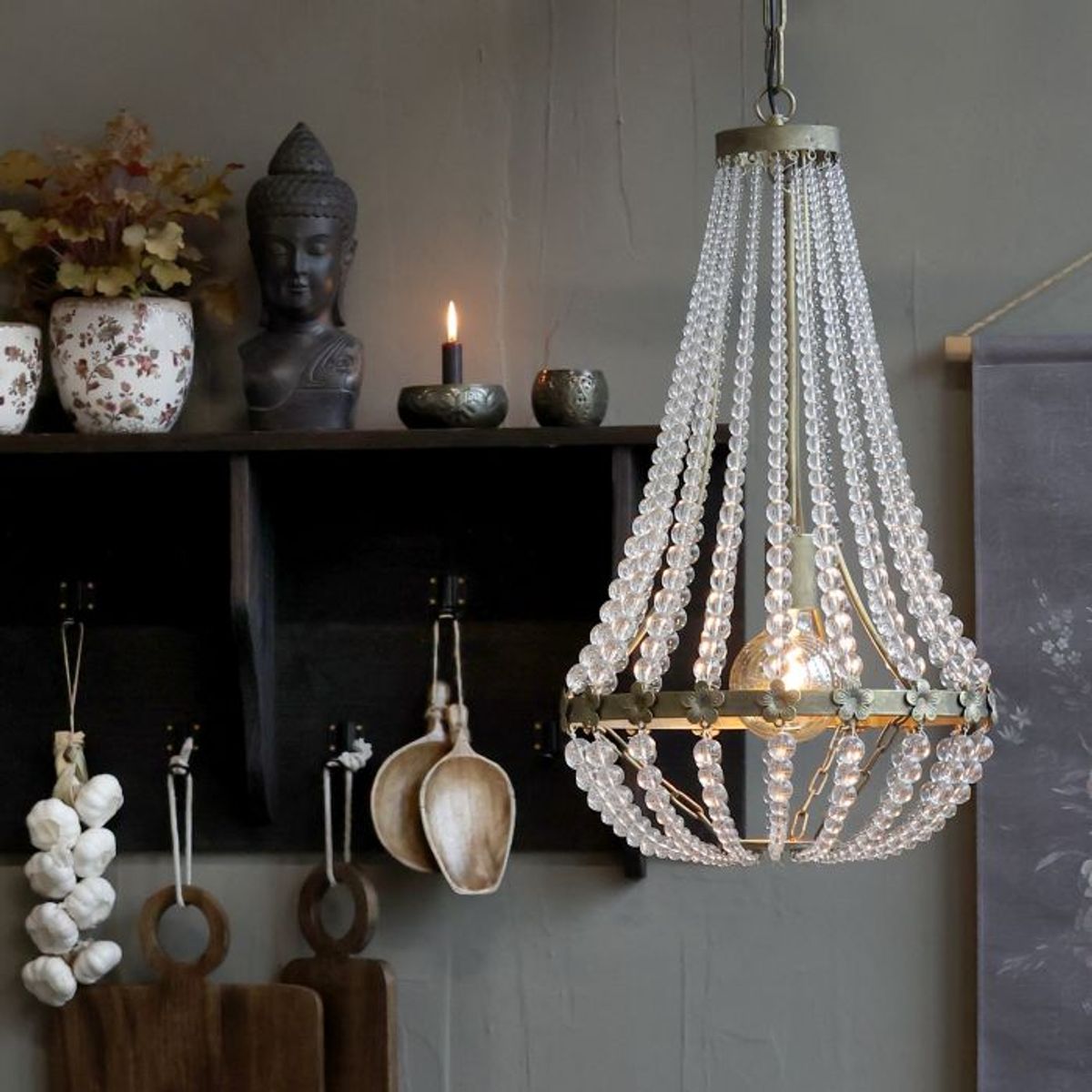 Fransk lysekrone med prismer i messing - Chic Antique