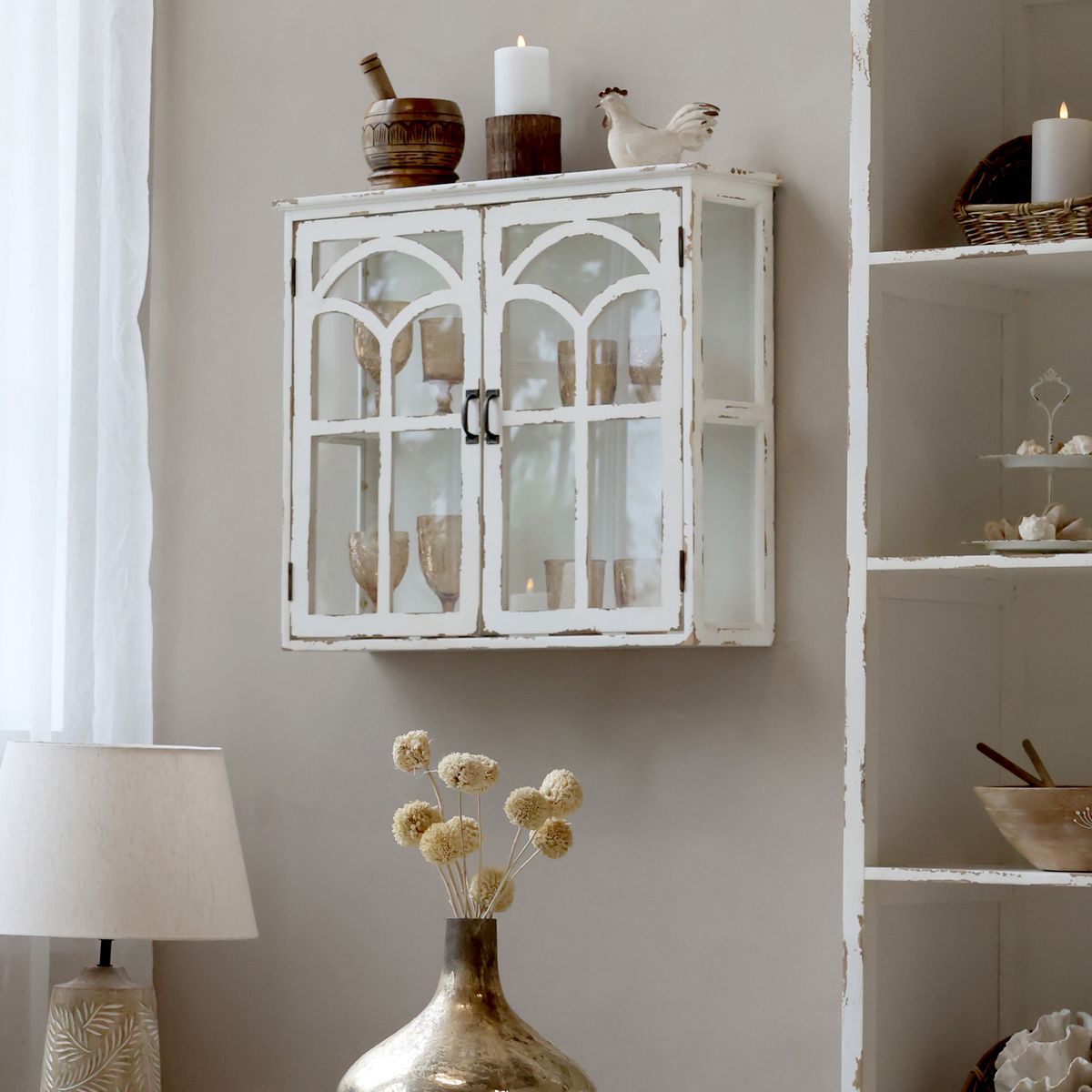 Veggskap med glassdør fra Chic Antique