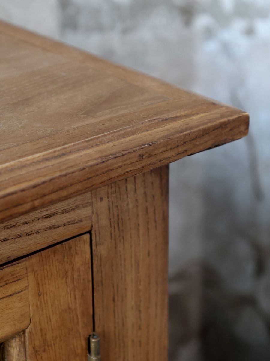 Vitrine Med 4 Dører Og 4 Skuffer Fra Chic Antique
