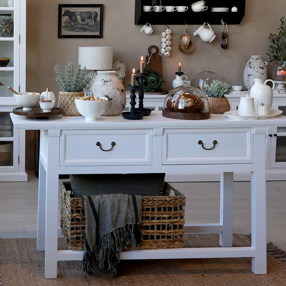 Hvit Marseille anrettingsbord med 2 skuffer fra Chic Antique 