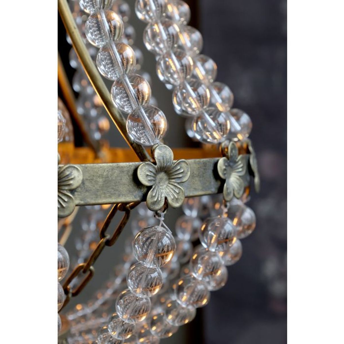 Fransk lysekrone med prismer i messing - Chic Antique