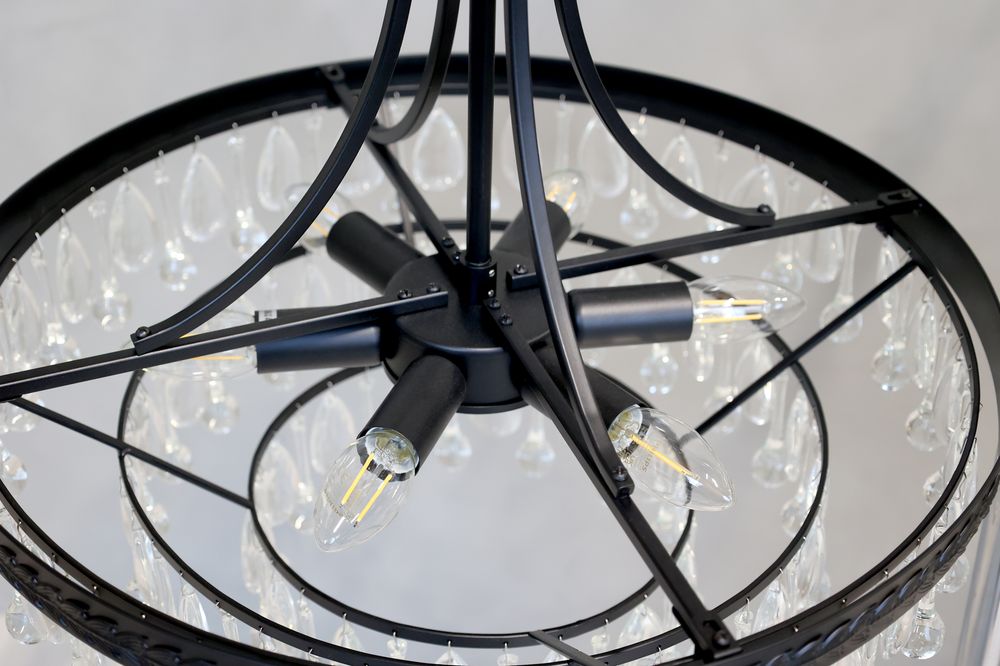 Versailles Lysekrone med dråpeformede glassprismer - 49 cm høyde