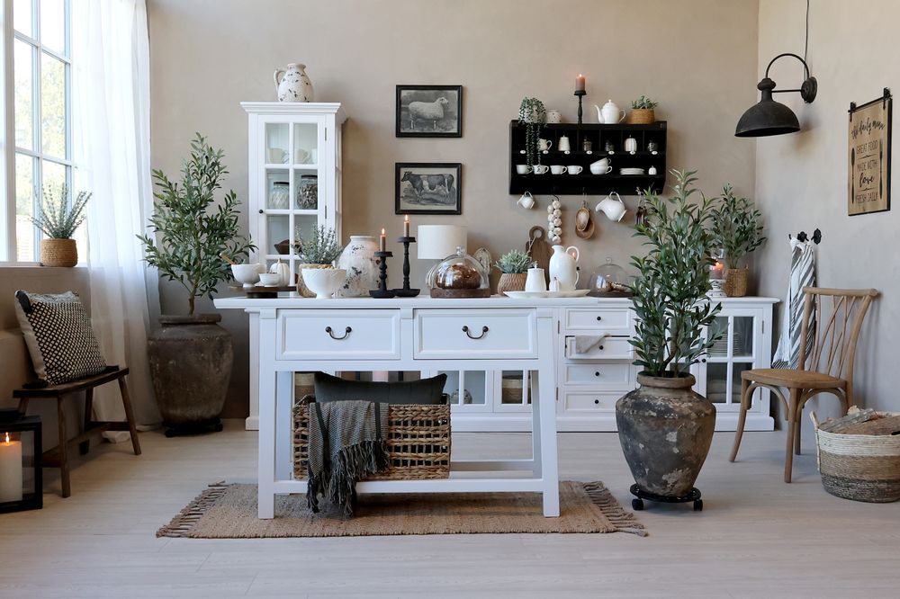 Hvit Marseille anrettingsbord med 2 skuffer fra Chic Antique 