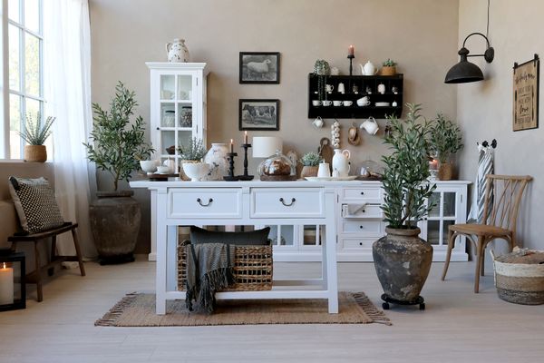 Hovedbilde Hvit Marseille anrettingsbord med 2 skuffer fra Chic Antique 