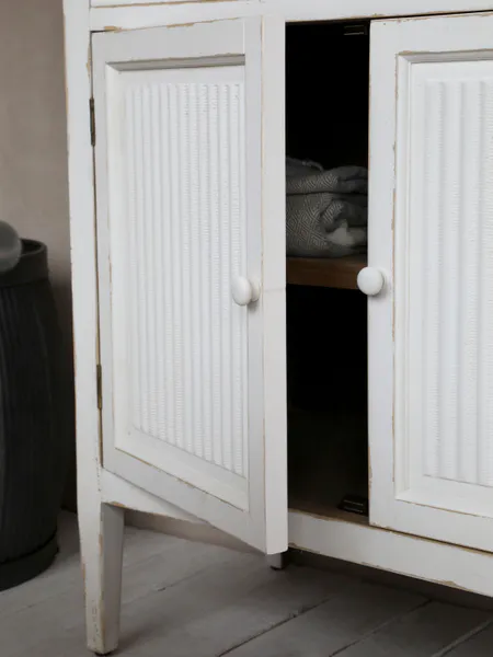 Hovedbilde Skap med riller 2 skap eog en 1 skuffe fra Chic Antique