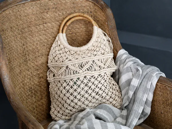 Hovedbilde Fransk stol med flettet rygg fra Chic Antique