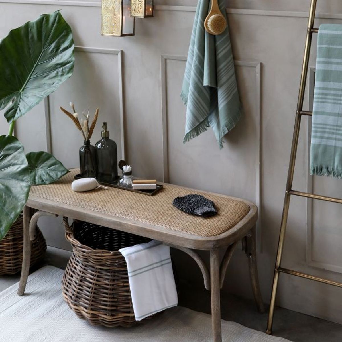 Fransk benk med flettet sete fra Chic Antique 