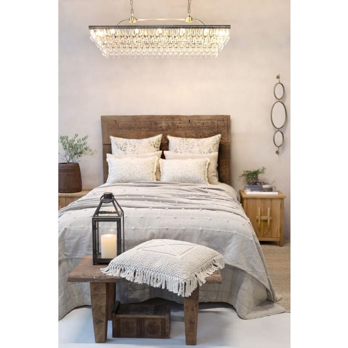 Skap med 2 dører og hyller - Fra Chic Antique.