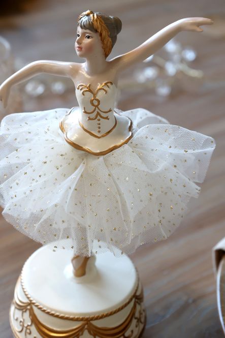 Hovedbilde Noël Spilledåse ballerina med tyllskjørt fra Chic Antique