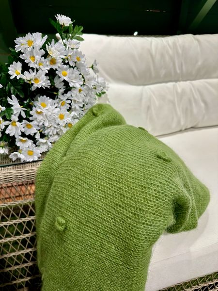 Hovedbilde Pledd i mohair i lekker grønnfarge.